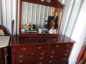 lot 88 image: Stanley furniture  dresser 7 drawers with mirror- 33 by 65 by 18, mirror 42 by 48 14