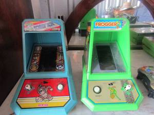 lot 60 image: Donkey Kong and Frogger mini arcades both work