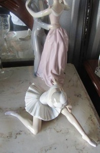 lot 100 image: Man and Women Dancing figurine by Lladro Daisa 1978 12    glass figurines dancing ballerina 5 12, -