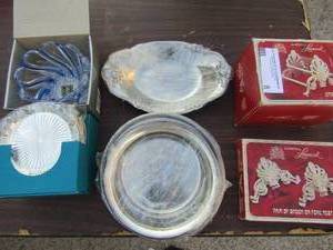 lot 8 image: Leonard - spoon rest, knife rest, saucers and bread dish & MIKASA BLUE SWIRL CANDY DISH