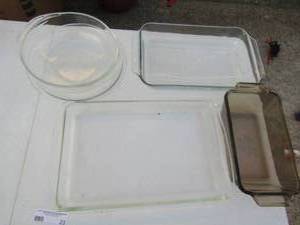 lot 23 image: CASSEROLE DISHES  ROUND & OBLONG LOAF PAN  pie plate