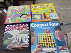 lot 122 image: Game lot - , chess, connect four, SMATH  and more