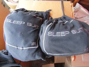 lot 169 image: VIRGIN ATLANTIC SLEEP SUITS -  BLACK WOMENS  SIZE MEDIUM  QTY 3