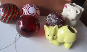 lot 183 image: GreenRed and White Glass Ornaments     Elephant CREAMER and Cat pot