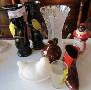 lot 194 image: 2 black Vases W BIRDS VASE, Milk Glass  Chicken on a Nest  cowboy boot dcor and more