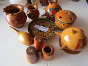 lot 195 image: POTTERY PIECES  FROM Panama,  Wooden salt pepper, toothpick holder