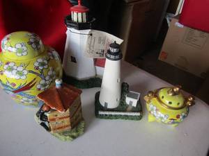 lot 197 image: Light Houses and Covered Yellow  w Dogwood Flowers Ginger Jar
