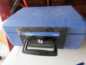 lot 199 image: Sentry blue safe no keycombo