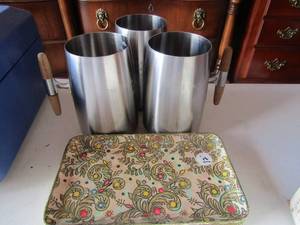 lot 200 image: WOOD Handled  stainless Tankards,  Qty3,   & 8 floral Trays
