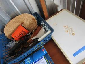 lot 242 image: SIMMER SERVE  & Set of kitchen utensils and more