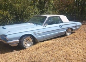 lot 51 image: 1965 Thunderbird