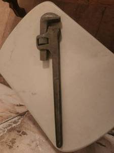 lot 9 image: Walco Pipe Wrench