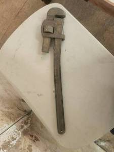 lot 13 image: Pexto pipe wrench