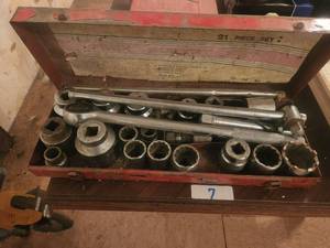 lot 7 image: Box socket set