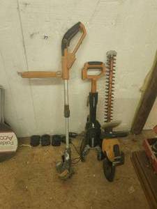 lot 37 image: Selection of battery operated IWORX tools