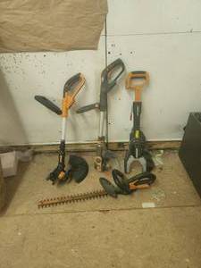 lot 41 image: Selection of battery operated IWORX tools