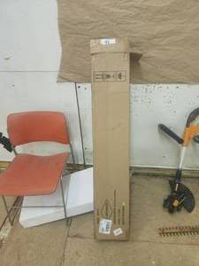 lot 42 image: Selection of 4 - 4ft led hanging shop lights