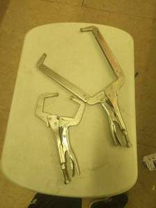 lot 44 image: Selection of 2 locking C-clamp pliers