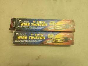 lot 68 image: Selection of 2 6 safety wire twisters