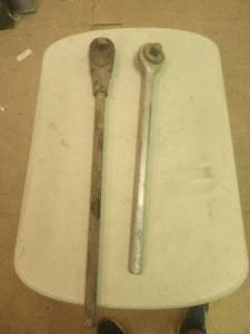 lot 71 image: Selection of 2 large ratchets