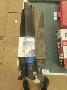lot 82 image: Selection of 3 - 18 soft grip machetes