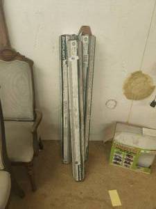 lot 90 image: Selection of 5 T- shop lights