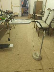 lot 92 image: Floor lamp with magnifier