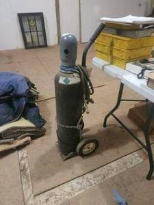 lot 111 image: Nitrogen tank and rolling cart