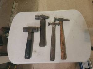 lot 127 image: Selection of 4 hammers - Craftsman, Beryl Co., etc.