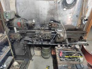 lot 147 image: South Bend Precision Metal Lathe - forward-reverse - works like should - some extras