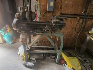 lot 156 image: South Bend Precision Metal Lathe - Model A - forward-reverse - works like should - some extras
