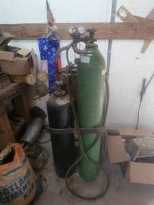 lot 158 image: Torch welding set -torch, cart, and tanks