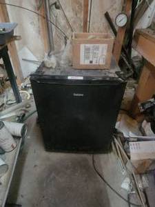 lot 160 image: Galanz dorm size refrigerator