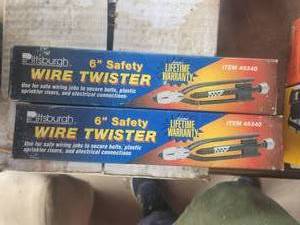 lot 172 image: Selection of 2 6 safety wire twisters
