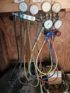 lot 187 image: AC manifold refrigerant gauge sets