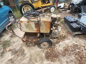 lot 193 image: Vintage welder with Onan generator - needs work