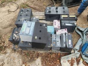 lot 194 image: Pallet of used batteries