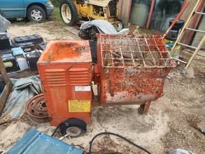lot 195 image: Essick concrete mixer - needs work