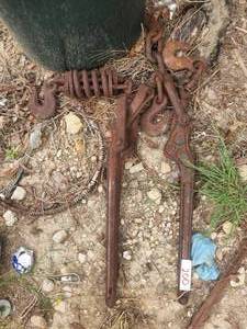 lot 200 image: Selection of 2 chain hook load binders