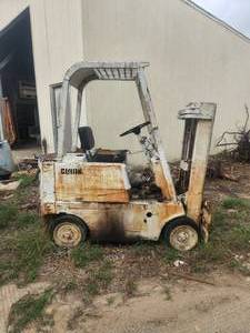 lot 211 image: Clark forklift - 12 foot lift
