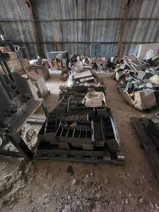 lot 242 image: Mixed pallet lots of items