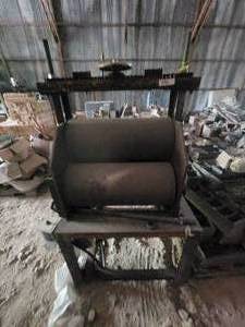 lot 243 image: Boston Gear metal bender