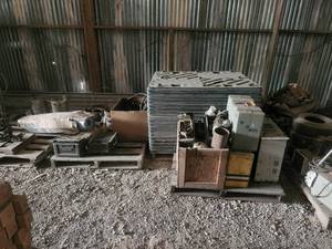lot 246 image: Mixed pallet lots of items