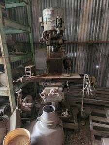 lot 252 image: Vintage milling machine - wants to go back to work