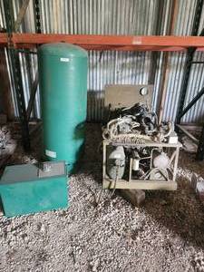 lot 279 image: Mixed lot of items - also high dollar GT 127 - 85 engine