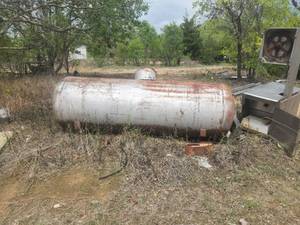 lot 333 image: Large propane tank