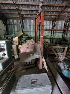lot 300 image: Cable crank lift truck