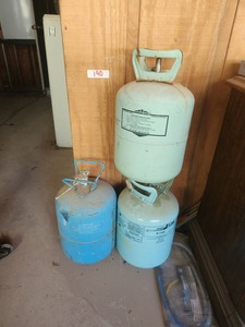 lot 190 image: Selection of refrigerants - 1 has contents and other 2 empty