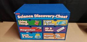 lot 28 image: Lakeshore Science Discovery Chest