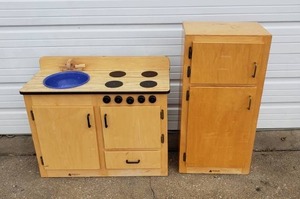 lot 51 image: Set of 2 Wooden Reynolds Kitchen Classroom Pieces, Sink w Stove & Refrigerator